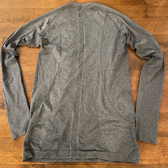 Lululemon size 6 long sleeve swiftly tee - Picture 4 of 4